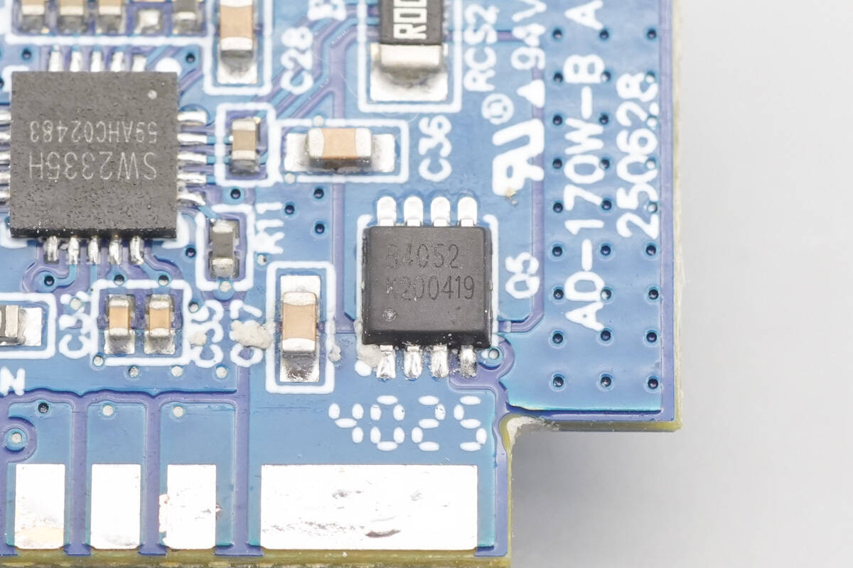 Teardown of AOHi THE FUTURE AI PD GaN+ 170W 3-Port LED Display Fast Car Charger (AOC-S009)-Chargerlab