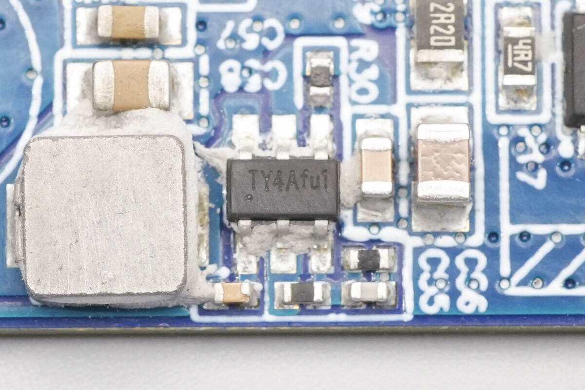 Teardown of AOHi THE FUTURE AI PD GaN+ 170W 3-Port LED Display Fast Car Charger (AOC-S009)-Chargerlab