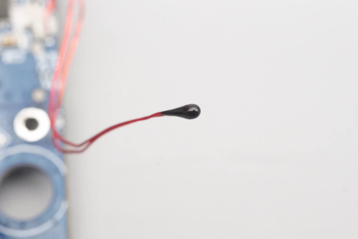 Teardown of AOHi THE FUTURE AI PD GaN+ 170W 3-Port LED Display Fast Car Charger (AOC-S009)-Chargerlab