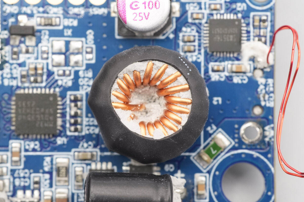 Teardown of AOHi THE FUTURE AI PD GaN+ 170W 3-Port LED Display Fast Car Charger (AOC-S009)-Chargerlab