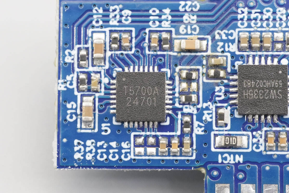 Teardown of AOHi THE FUTURE AI PD GaN+ 170W 3-Port LED Display Fast Car Charger (AOC-S009)-Chargerlab