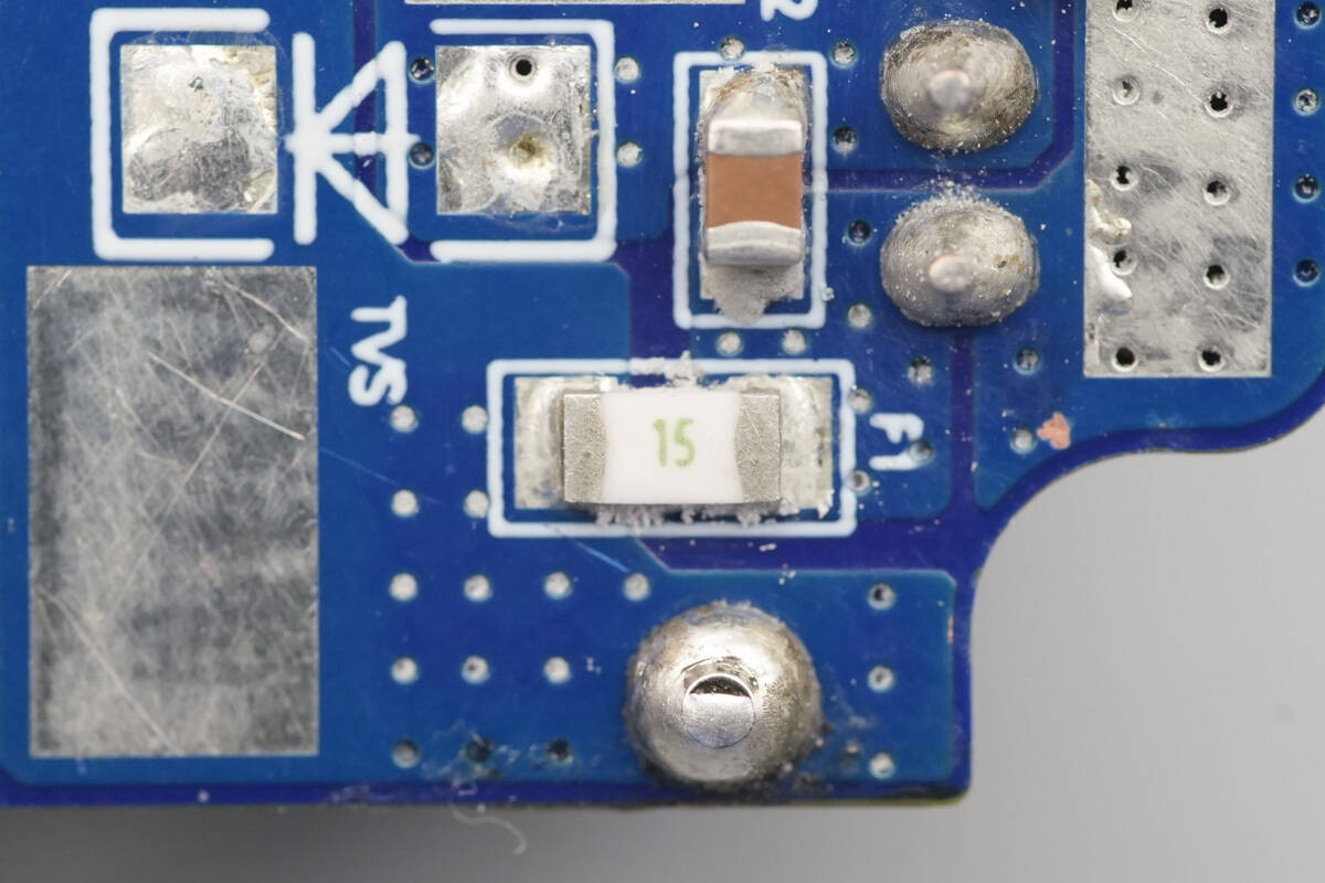 Teardown of AOHi THE FUTURE AI PD GaN+ 170W 3-Port LED Display Fast Car Charger (AOC-S009)-Chargerlab