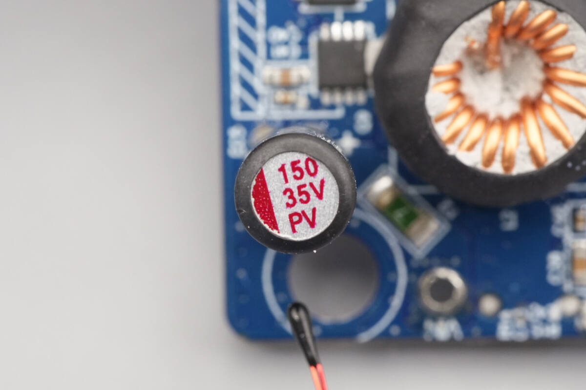 Teardown of AOHi THE FUTURE AI PD GaN+ 170W 3-Port LED Display Fast Car Charger (AOC-S009)-Chargerlab