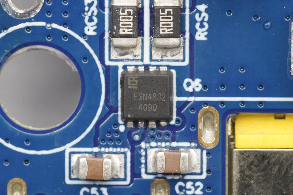 Teardown of AOHi THE FUTURE AI PD GaN+ 170W 3-Port LED Display Fast Car Charger (AOC-S009)-Chargerlab