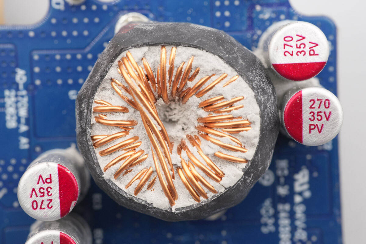 Teardown of AOHi THE FUTURE AI PD GaN+ 170W 3-Port LED Display Fast Car Charger (AOC-S009)-Chargerlab