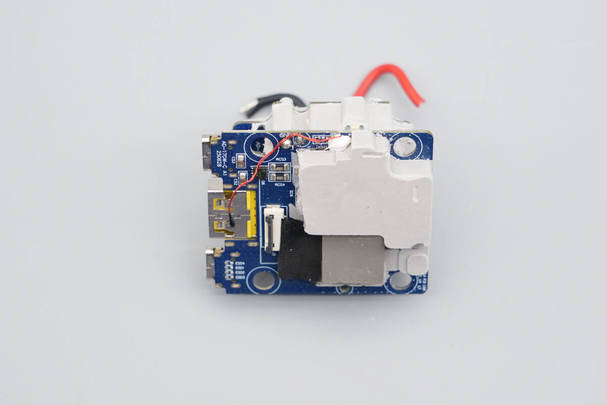 Teardown of AOHi THE FUTURE AI PD GaN+ 170W 3-Port LED Display Fast Car Charger (AOC-S009)-Chargerlab