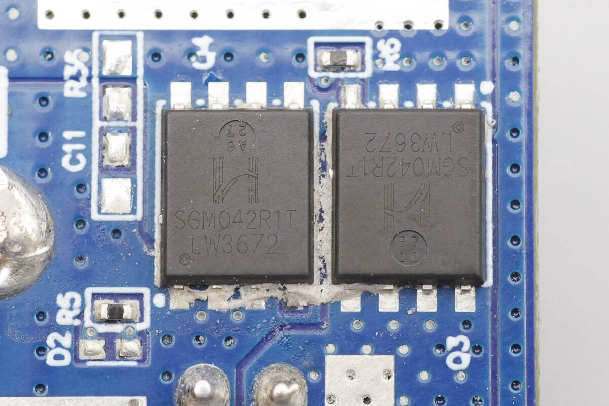 Teardown of AOHi THE FUTURE AI PD GaN+ 170W 3-Port LED Display Fast Car Charger (AOC-S009)-Chargerlab