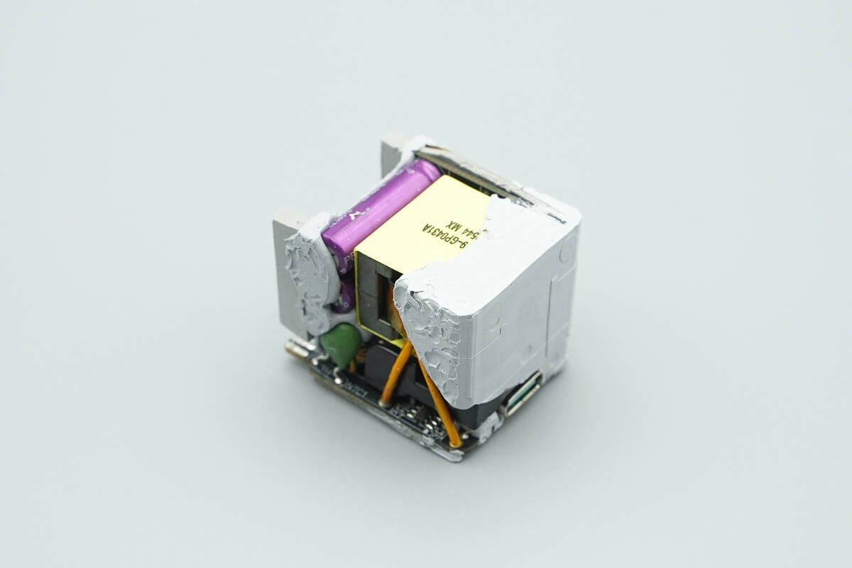 Teardown of MIIIW 45W Mini Magic Cube GaN Charger (iCA4501)-Chargerlab