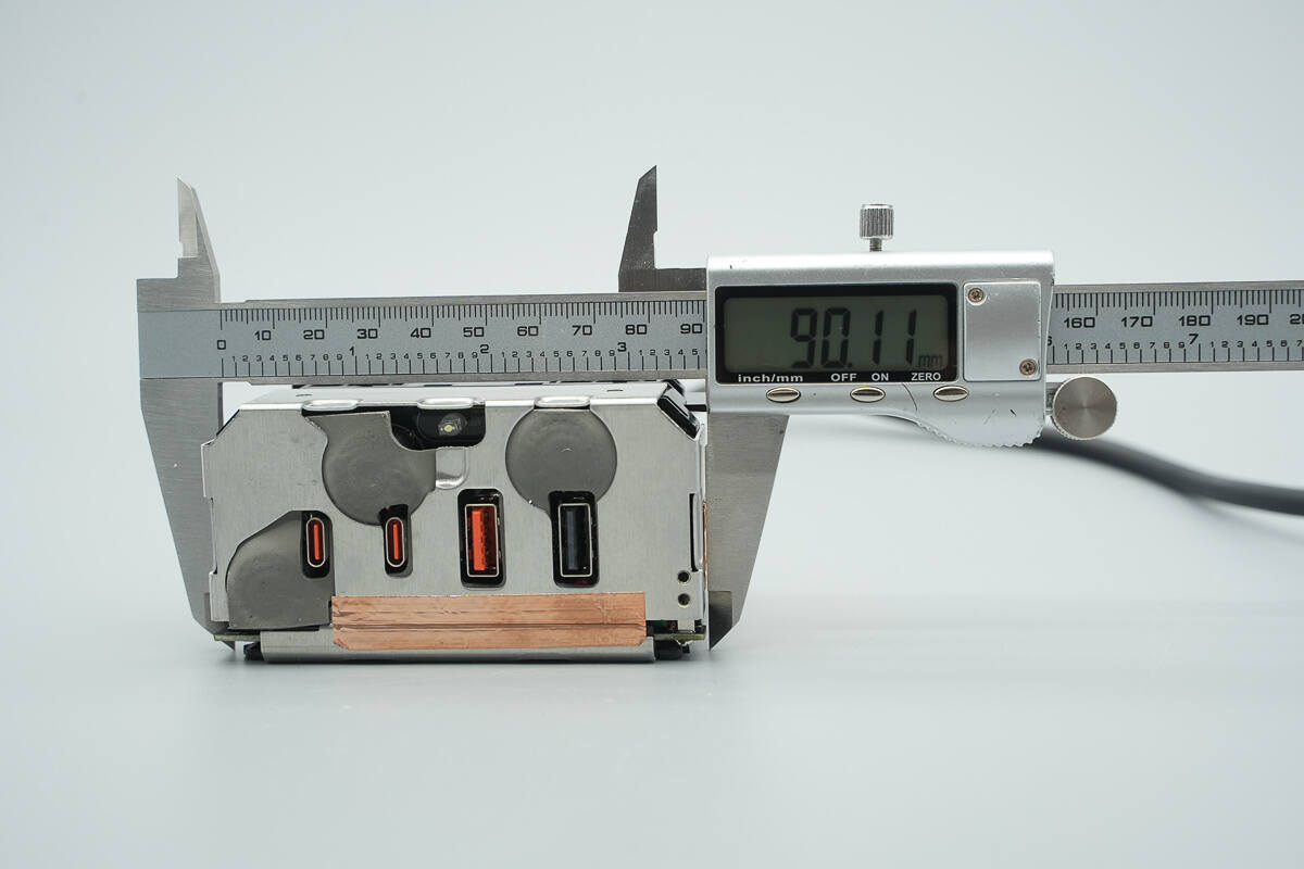 Teardown of Xiaomi 140W 8-in-1 Desktop Charging Station (XMCDZ-03QM)-Chargerlab