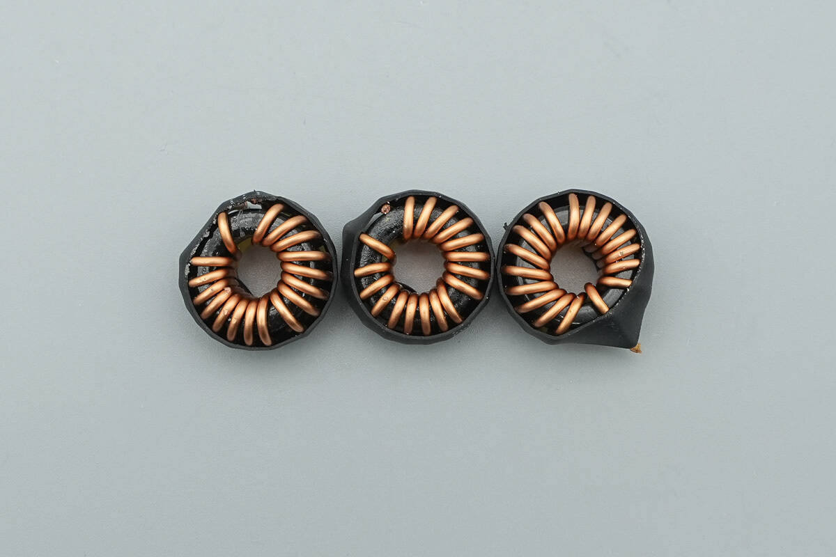 Teardown of Xiaomi 140W 8-in-1 Desktop Charging Station (XMCDZ-03QM)-Chargerlab