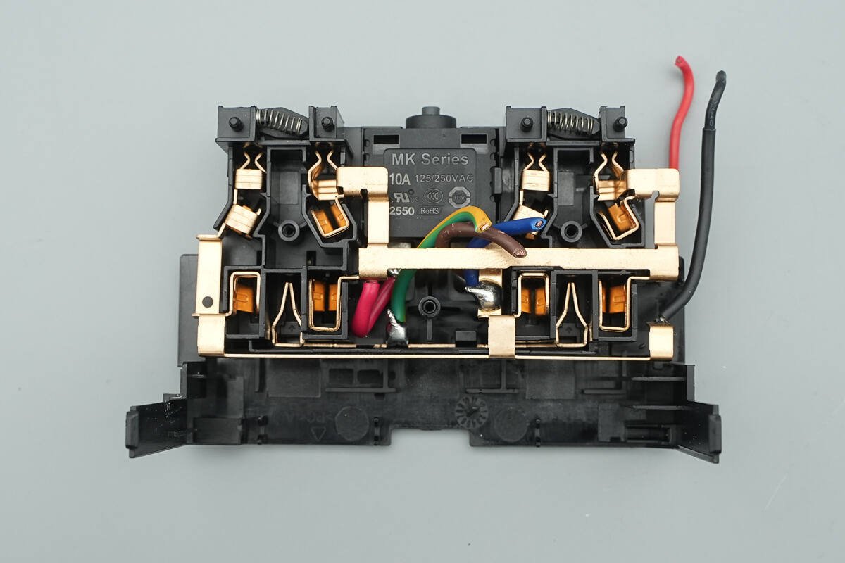 Teardown of Xiaomi 140W 8-in-1 Desktop Charging Station (XMCDZ-03QM)-Chargerlab