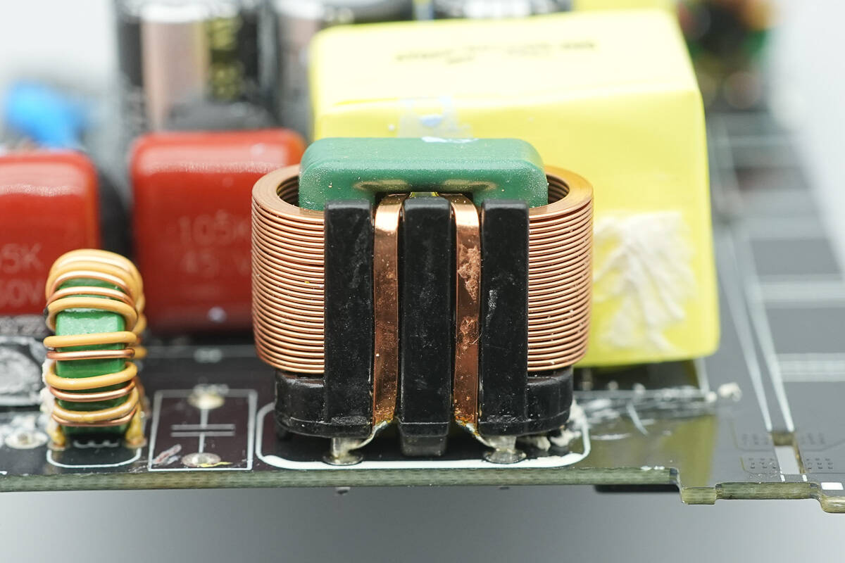 Teardown of Xiaomi 140W 8-in-1 Desktop Charging Station (XMCDZ-03QM)-Chargerlab