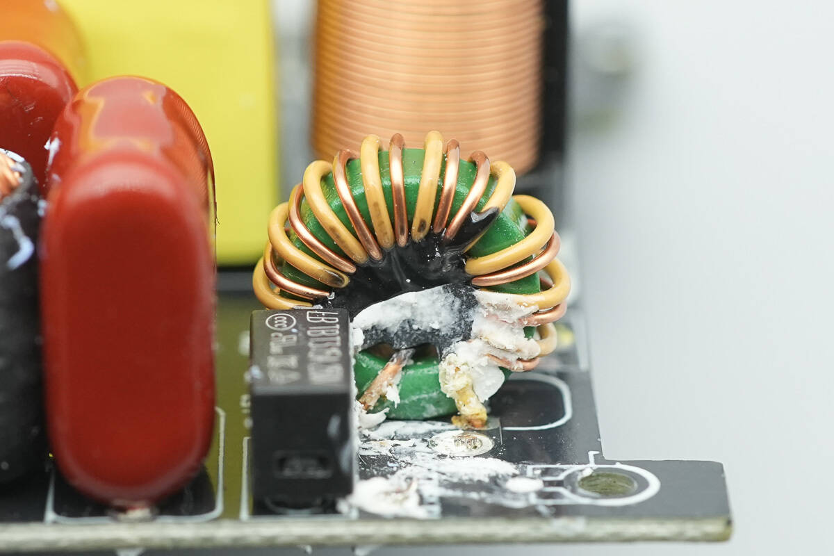 Teardown of Xiaomi 140W 8-in-1 Desktop Charging Station (XMCDZ-03QM)-Chargerlab