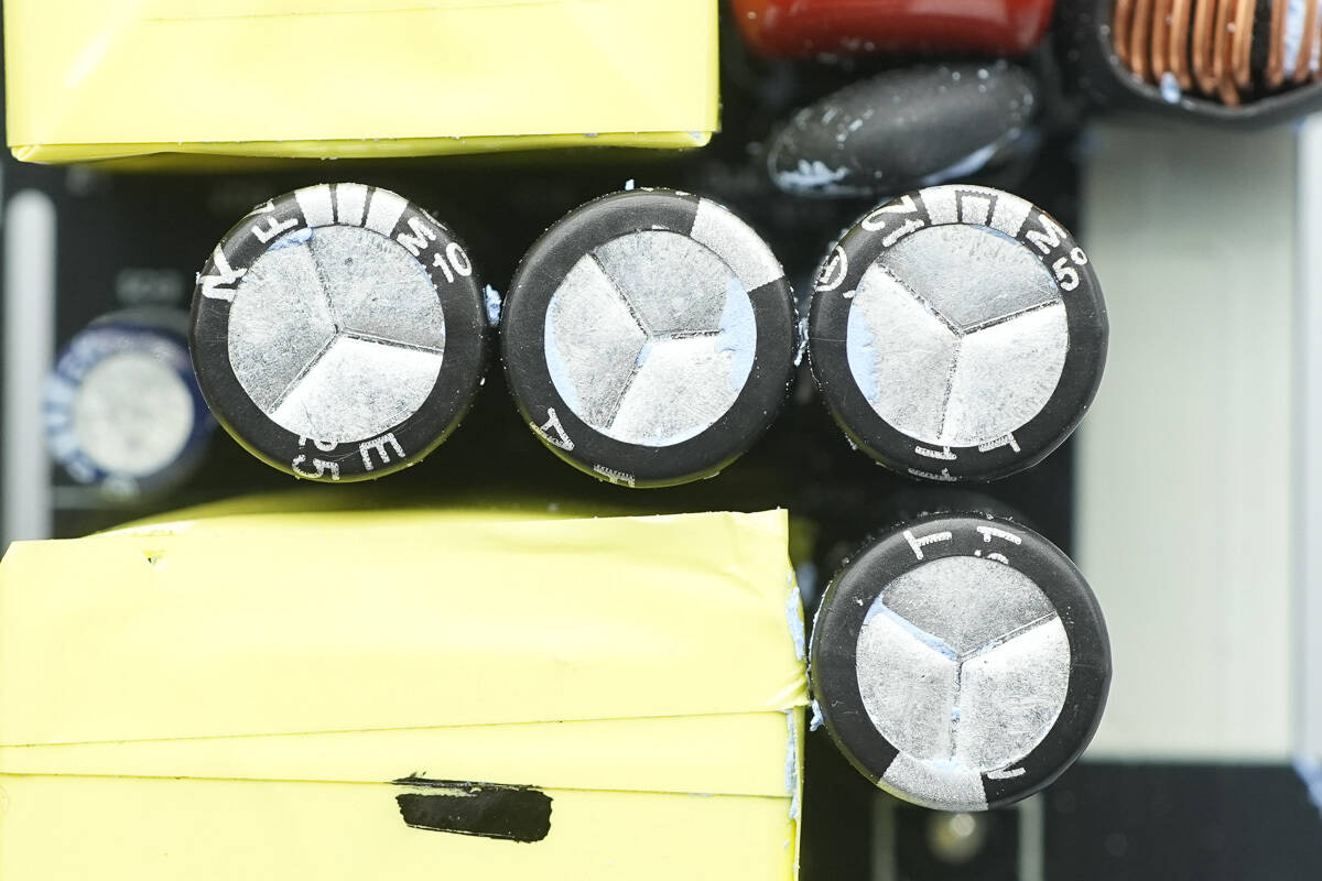 Teardown of Xiaomi 140W 8-in-1 Desktop Charging Station (XMCDZ-03QM)-Chargerlab