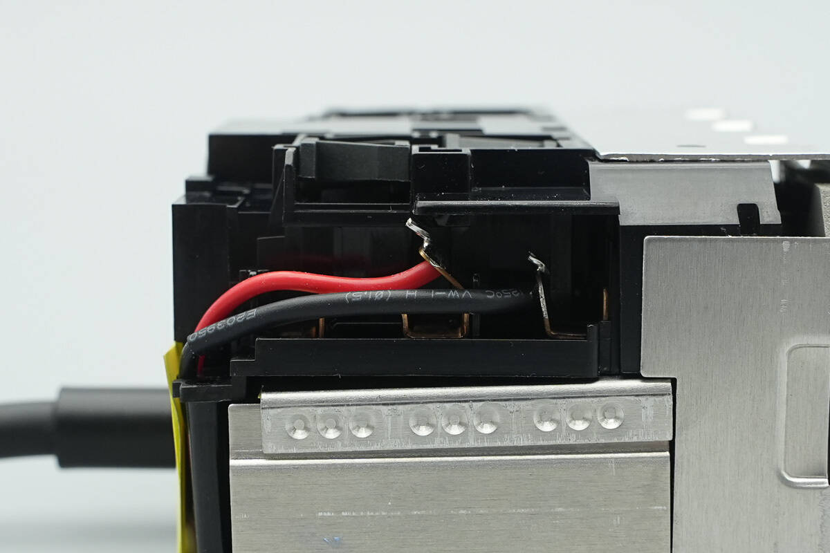 Teardown of Xiaomi 140W 8-in-1 Desktop Charging Station (XMCDZ-03QM)-Chargerlab