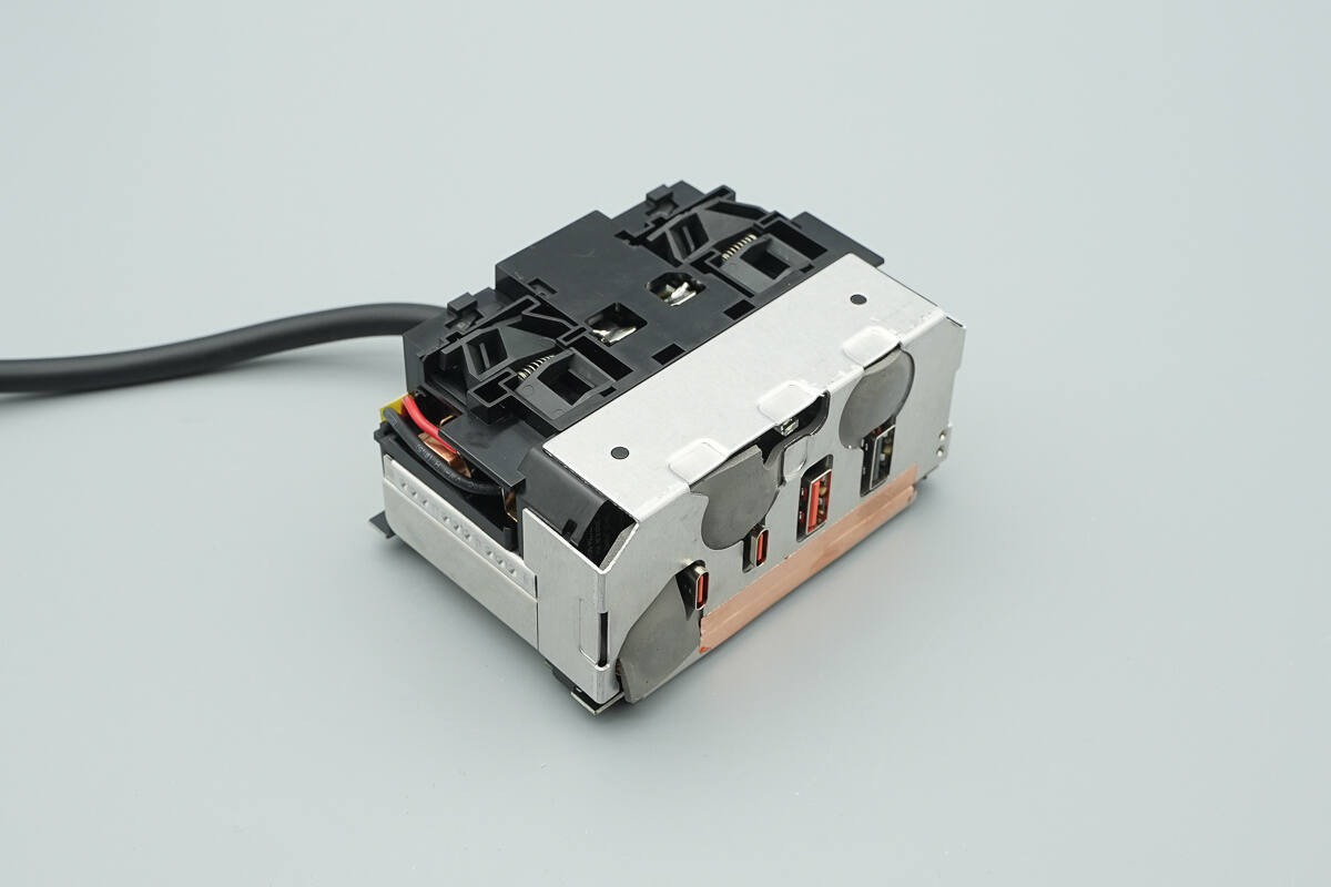 Teardown of Xiaomi 140W 8-in-1 Desktop Charging Station (XMCDZ-03QM)-Chargerlab