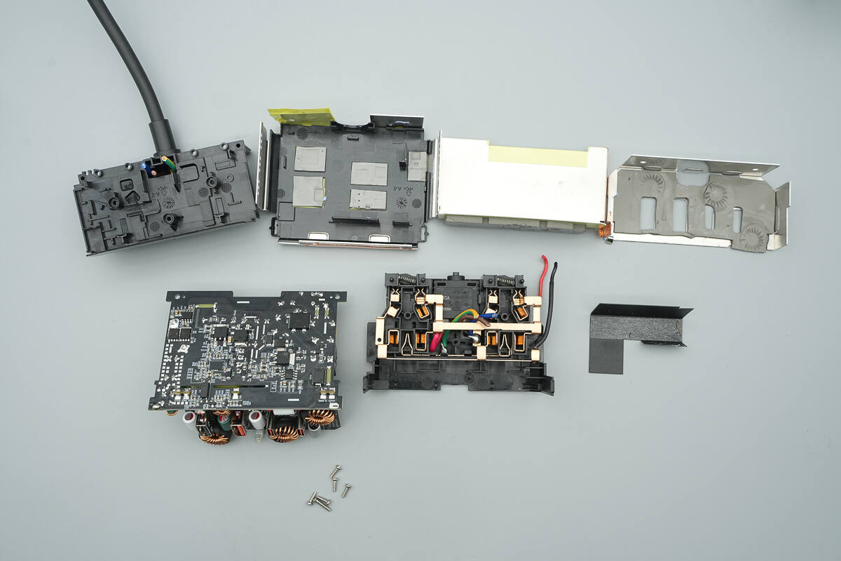 Teardown of Xiaomi 140W 8-in-1 Desktop Charging Station (XMCDZ-03QM)-Chargerlab