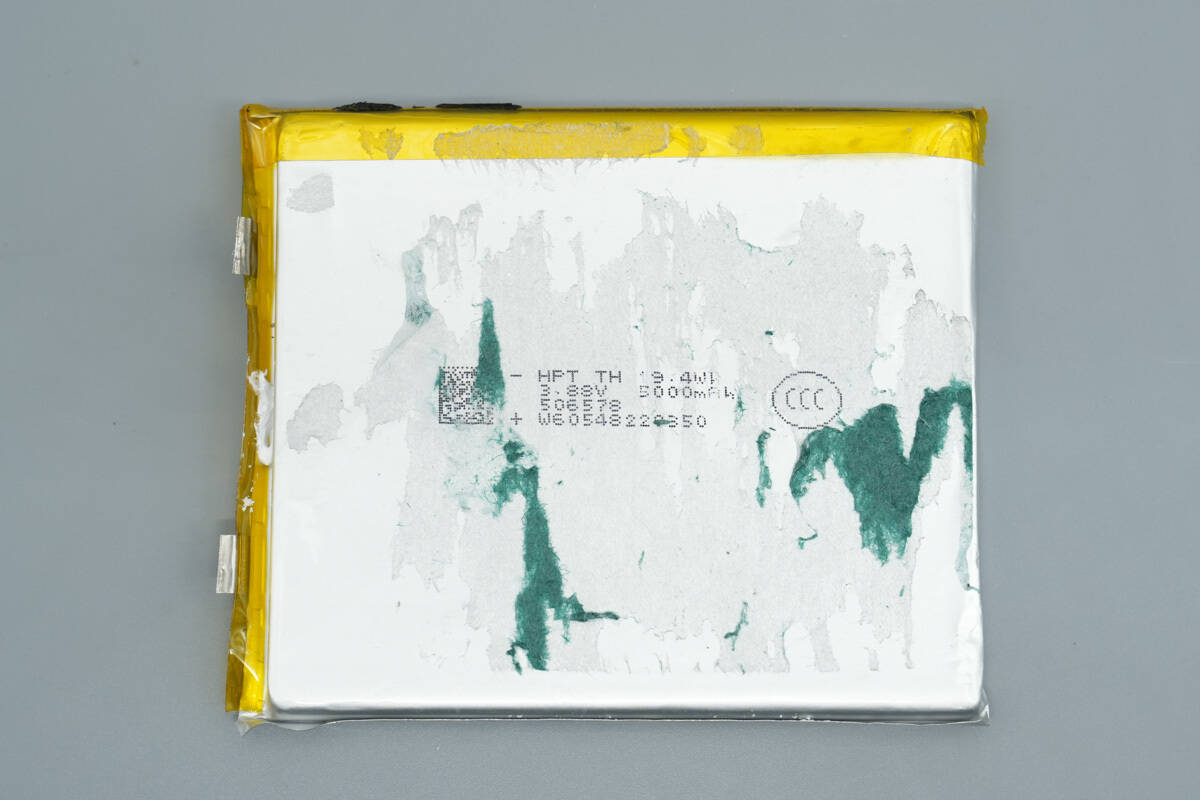 Teardown of Momax 10000mAh Semi-Solid State Magnetic Power Bank (IP163Q22)-Chargerlab