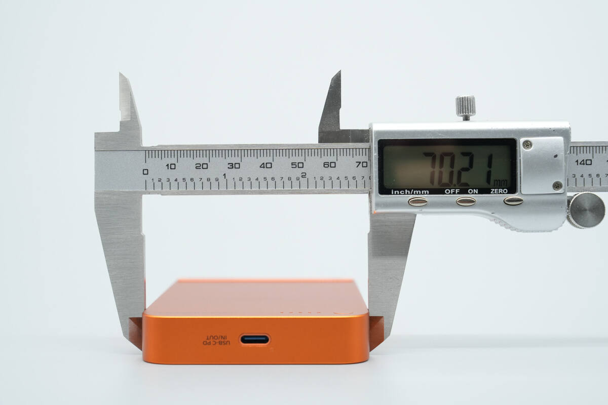 Teardown of Momax 10000mAh Semi-Solid State Magnetic Power Bank (IP163Q22)-Chargerlab