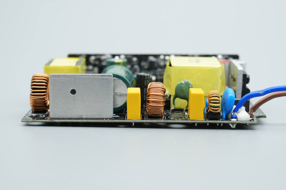 Teardown of Lenovo thinkplus FLUXO 150W GaN Desktop Charging Station (CSFO150A4)-Chargerlab