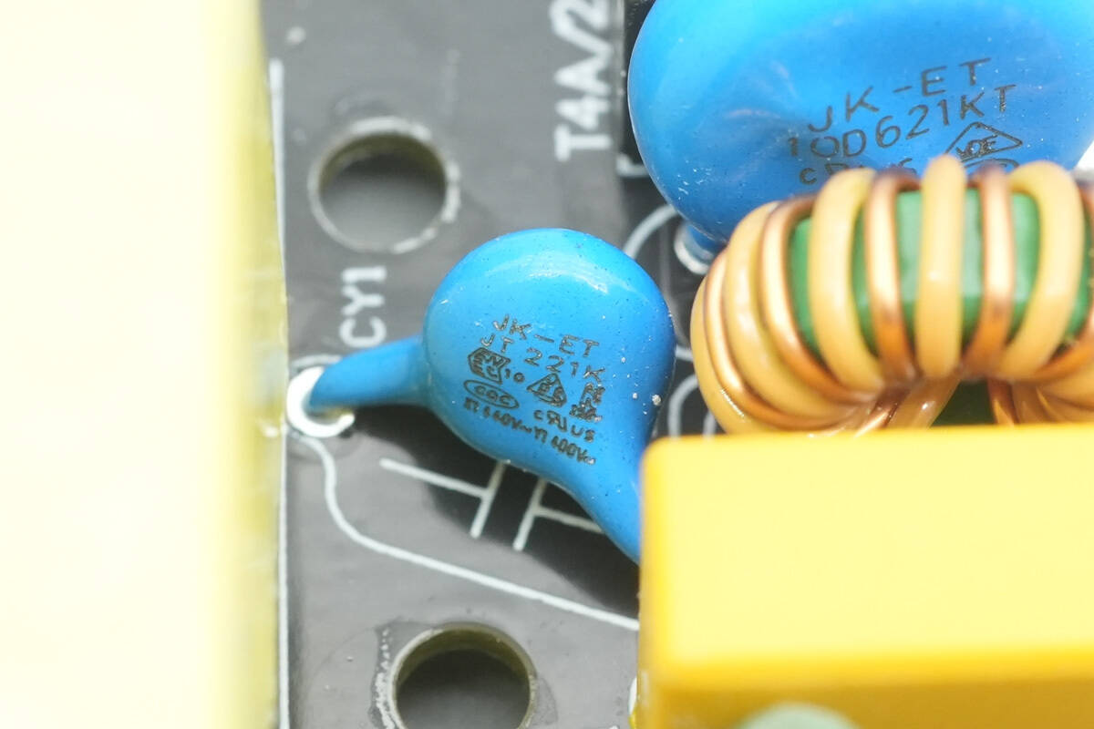 Teardown of Lenovo thinkplus FLUXO 150W GaN Desktop Charging Station (CSFO150A4)-Chargerlab