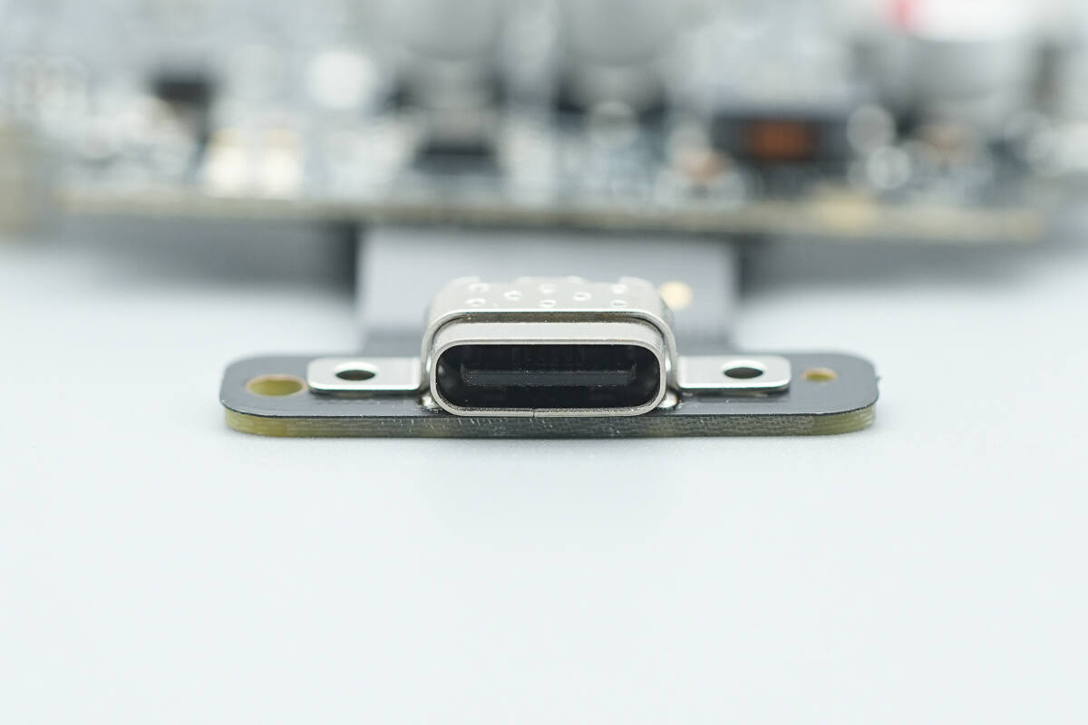 Teardown of Meizu PANDAER 66W Vertical Air-cooled Wireless Charger (WP06)-Chargerlab