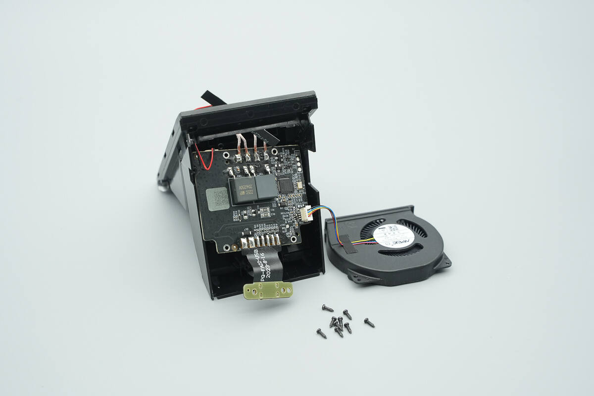 Teardown of Meizu PANDAER 66W Vertical Air-cooled Wireless Charger (WP06)-Chargerlab