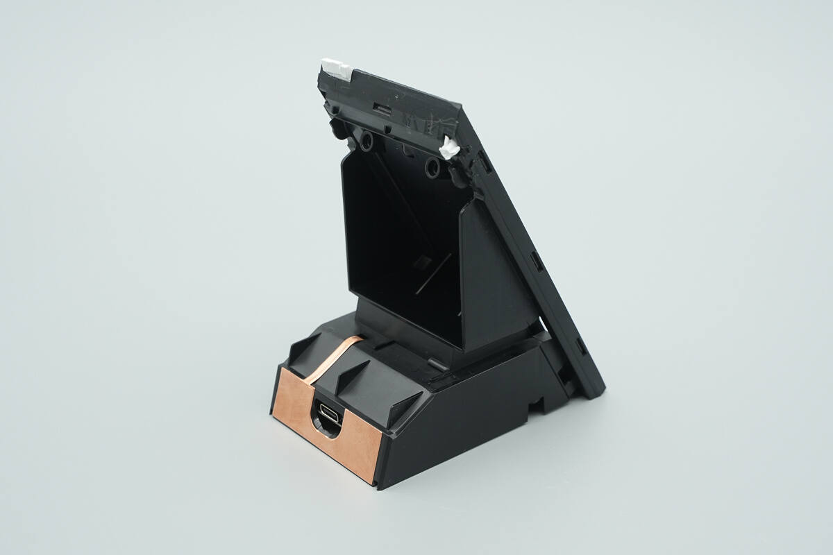 Teardown of Meizu PANDAER 66W Vertical Air-cooled Wireless Charger (WP06)-Chargerlab