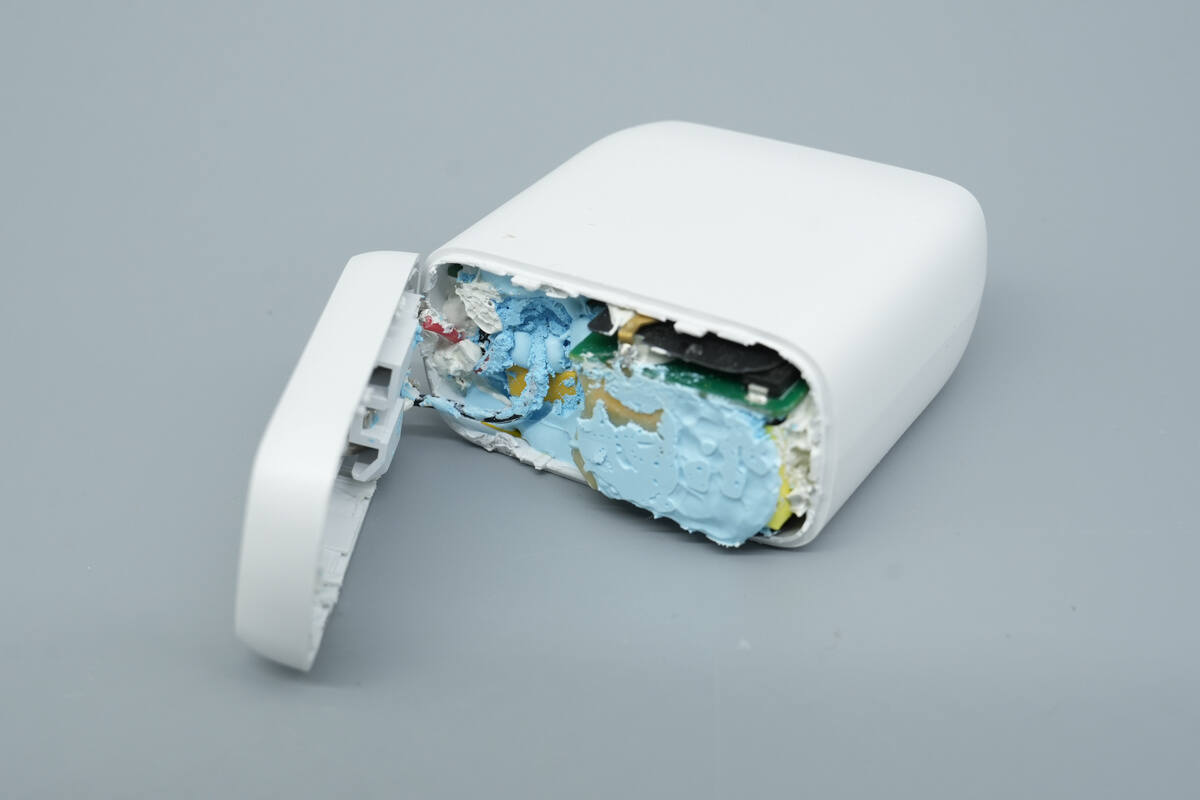 Teardown of Belkin 112W 4-Port GaN Charger (WCH017yz)-Chargerlab