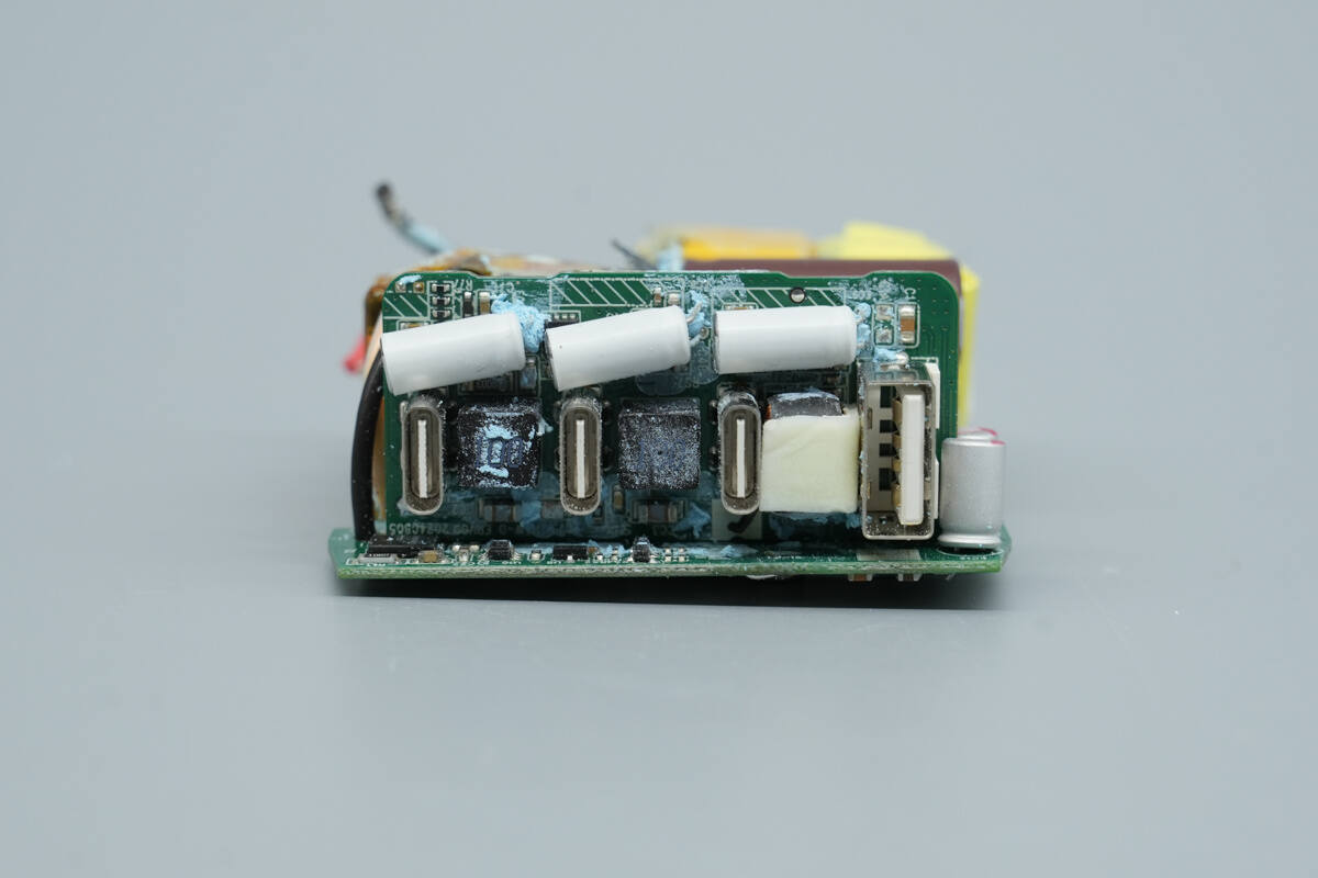 Teardown of Belkin 112W 4-Port GaN Charger (WCH017yz)-Chargerlab