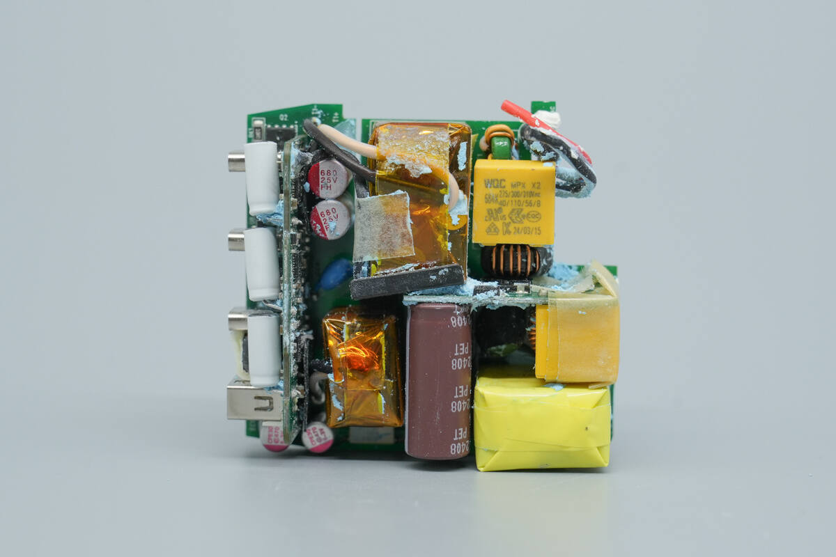 Teardown of Belkin 112W 4-Port GaN Charger (WCH017yz)-Chargerlab