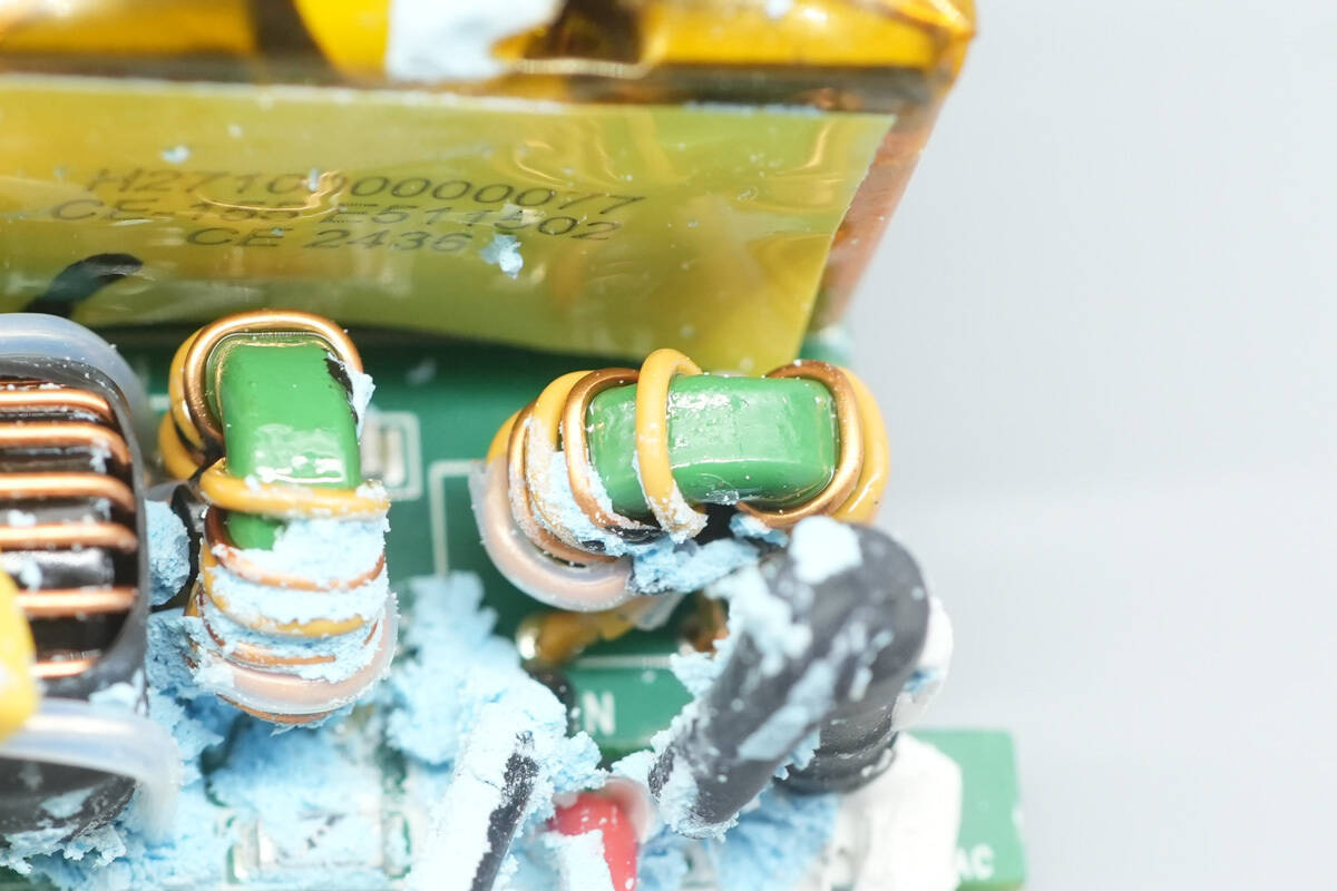 Teardown of Belkin 112W 4-Port GaN Charger (WCH017yz)-Chargerlab