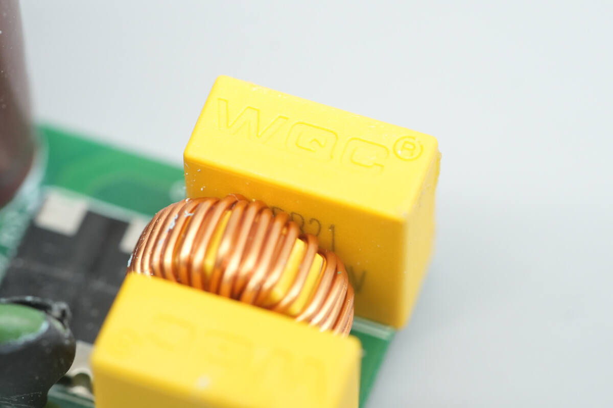 Teardown of Belkin 112W 4-Port GaN Charger (WCH017yz)-Chargerlab