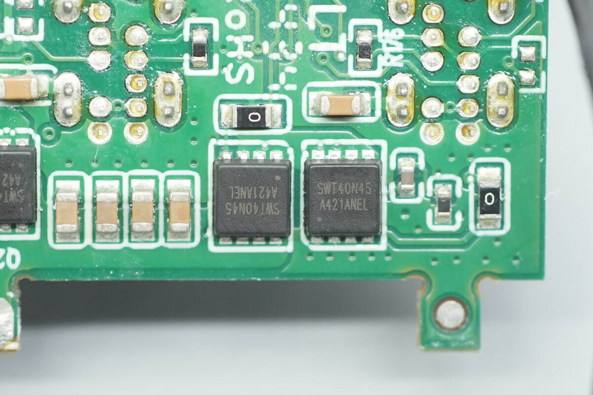Teardown of Belkin 112W 4-Port GaN Charger (WCH017yz)-Chargerlab