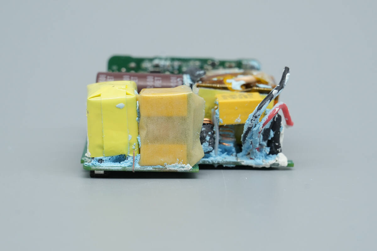 Teardown of Belkin 112W 4-Port GaN Charger (WCH017yz)-Chargerlab