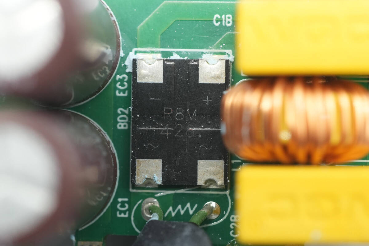 Teardown of Belkin 112W 4-Port GaN Charger (WCH017yz)-Chargerlab