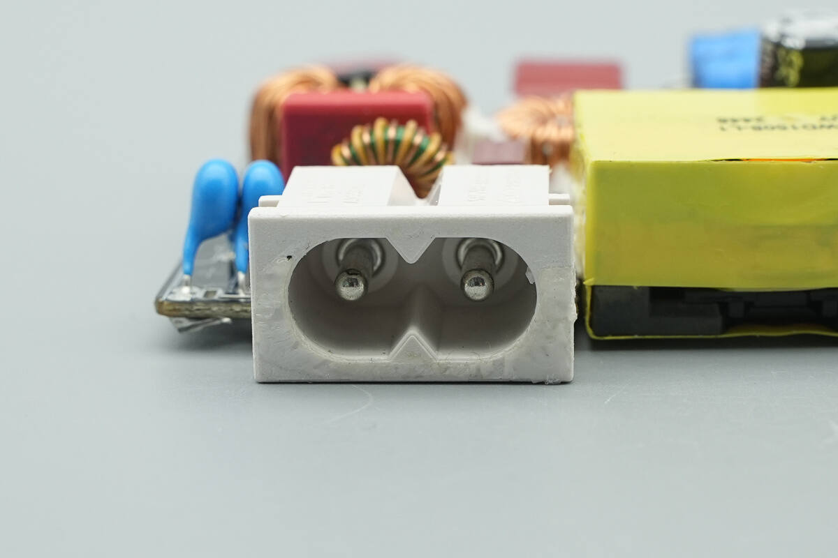 Teardown of MOVESPEED 165W GaN Desktop Charger (MSA05)-Chargerlab