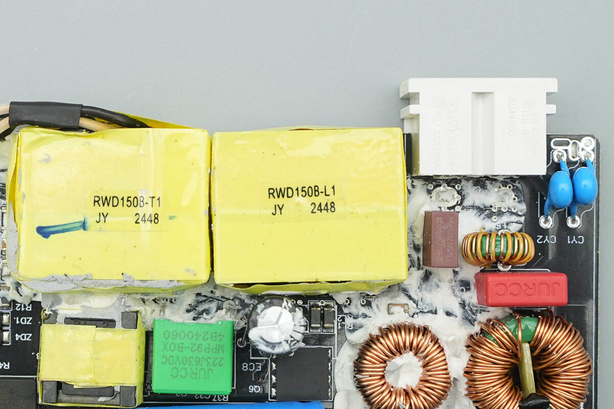 Teardown of MOVESPEED 165W GaN Desktop Charger (MSA05)-Chargerlab