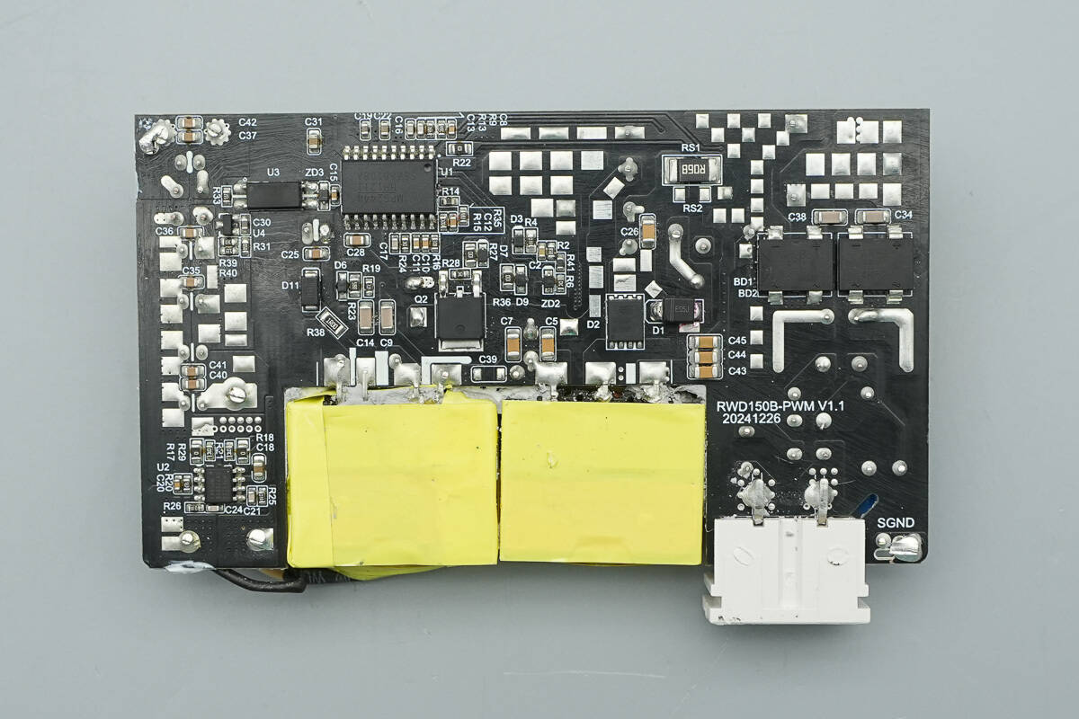 Teardown of MOVESPEED 165W GaN Desktop Charger (MSA05)-Chargerlab