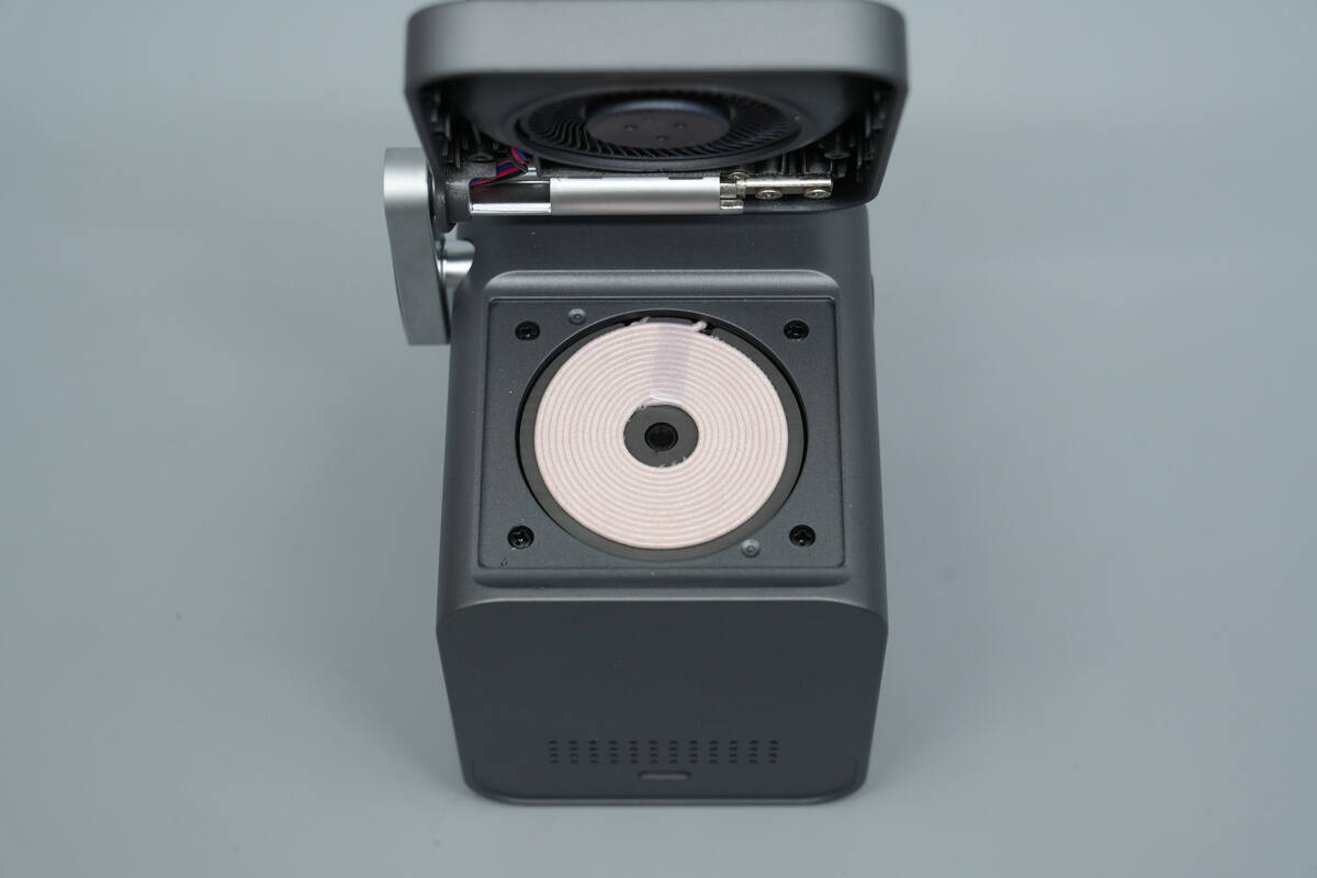 Teardown of KOAKUMA 3-in-1 Display Qi2.2 Wireless Charger-Chargerlab