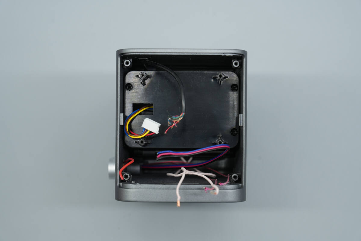 Teardown of KOAKUMA 3-in-1 Display Qi2.2 Wireless Charger-Chargerlab