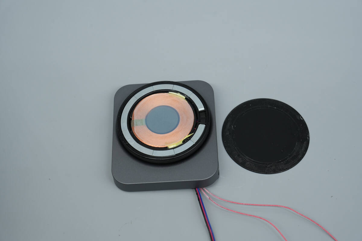 Teardown of KOAKUMA 3-in-1 Display Qi2.2 Wireless Charger-Chargerlab