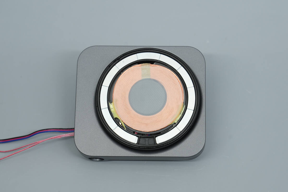 Teardown of KOAKUMA 3-in-1 Display Qi2.2 Wireless Charger-Chargerlab