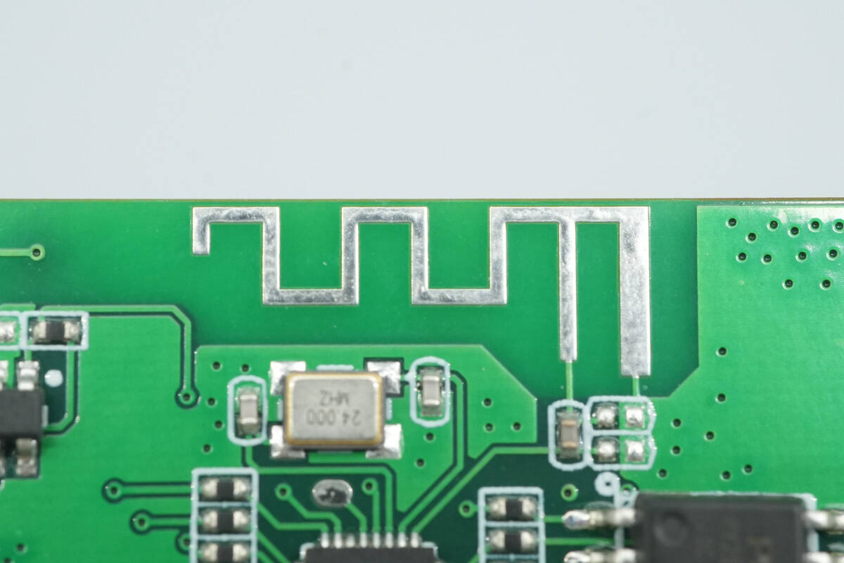 Teardown of KOAKUMA 3-in-1 Display Qi2.2 Wireless Charger-Chargerlab