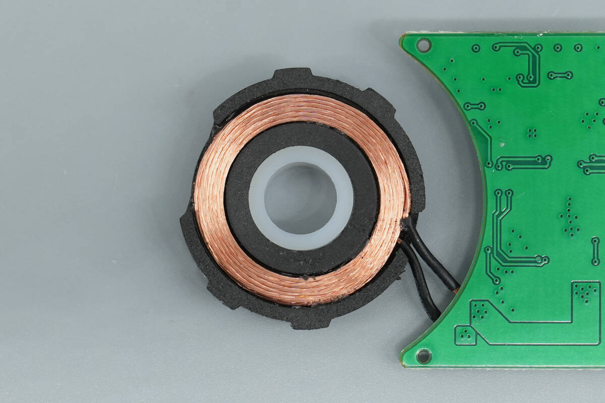 Teardown of KOAKUMA 3-in-1 Display Qi2.2 Wireless Charger-Chargerlab