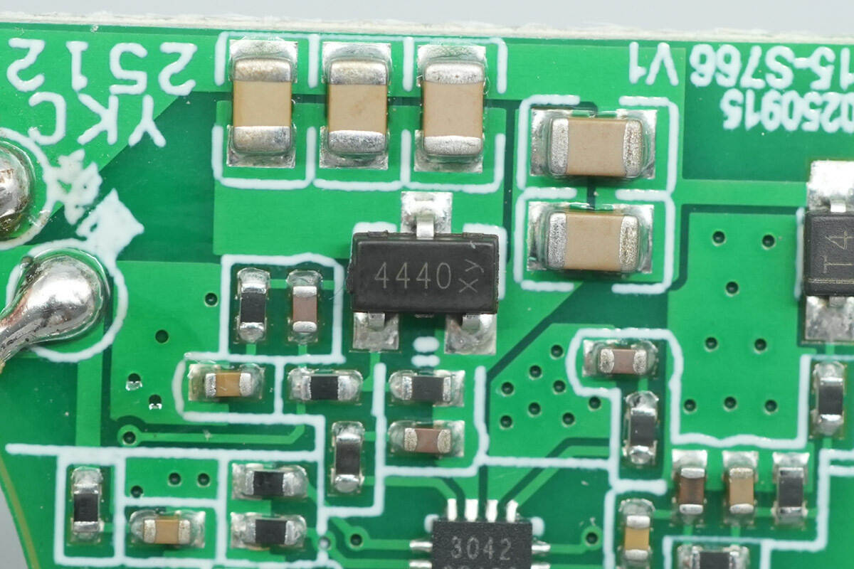 Teardown of KOAKUMA 3-in-1 Display Qi2.2 Wireless Charger-Chargerlab