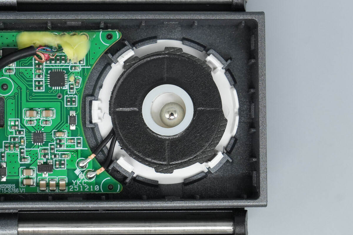 Teardown of KOAKUMA 3-in-1 Display Qi2.2 Wireless Charger-Chargerlab