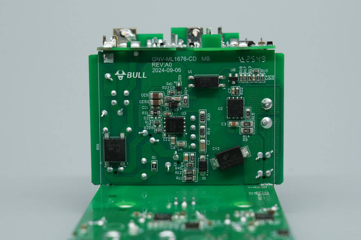 Teardown of BULL 67W GaN Digital Display Power Strip (GNV-ML1676)-Chargerlab