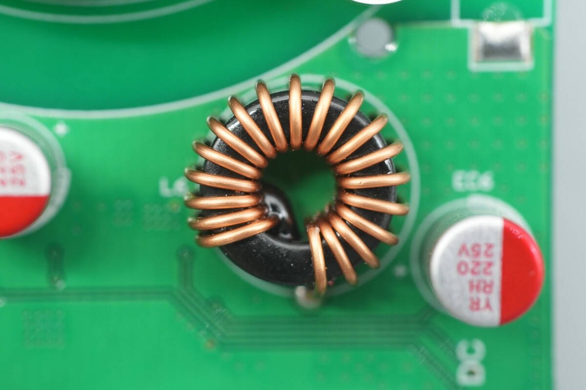 Teardown of BULL 67W GaN Digital Display Power Strip (GNV-ML1676)-Chargerlab