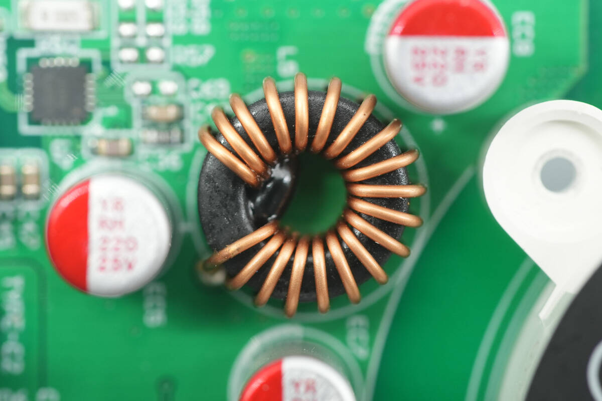 Teardown of BULL 67W GaN Digital Display Power Strip (GNV-ML1676)-Chargerlab